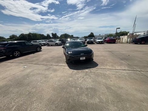 Used 2026 Kia K4 FWD image 3