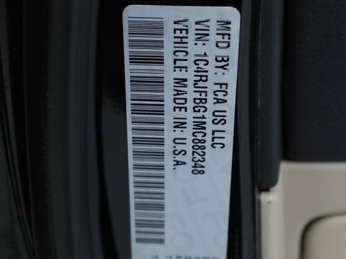 Used 2021 Jeep Grand Cherokee Limited w/ Premium Lighting Group AWD/4WD image 25