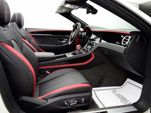 Used 2025 Bentley Continental GT Speed image 41