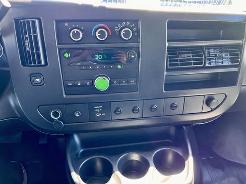 Used 2013 Chevrolet Express 2500 RWD image 10