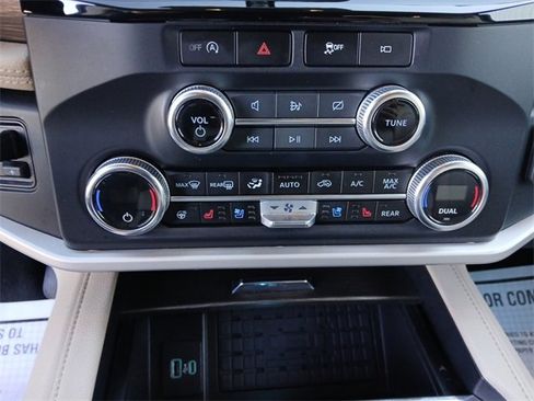 Used 2023 Ford Expedition Limited image 22