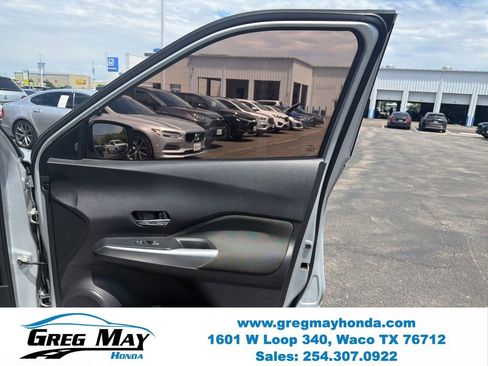 Used 2018 Nissan Kicks SV FWD image 28