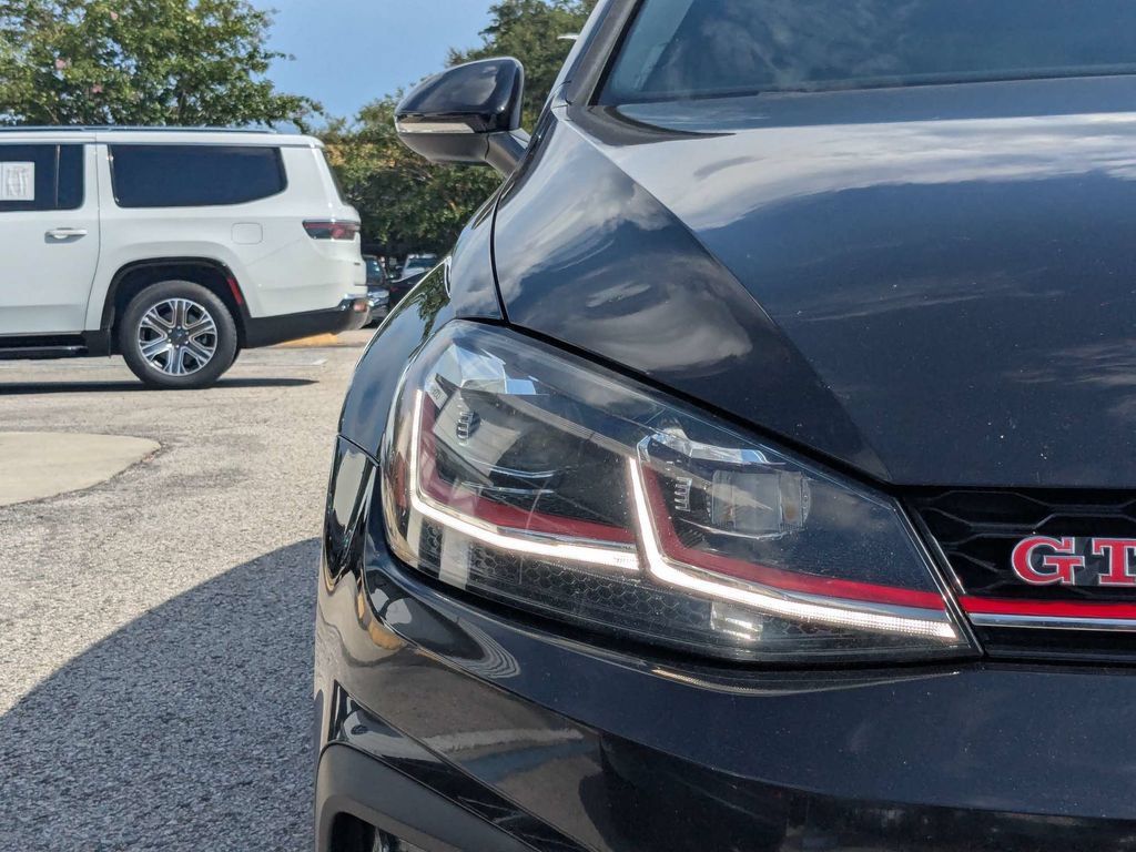 Used 2020 Volkswagen GTI SE FWD image 10