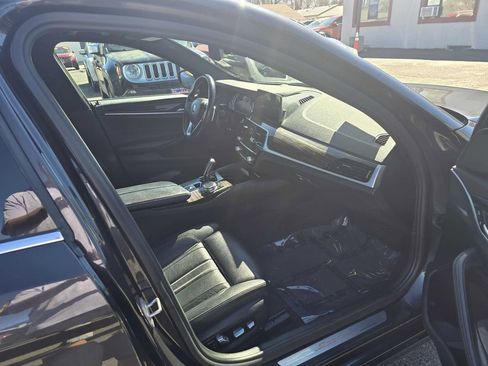 Used 2018 BMW 530i xDrive image 40