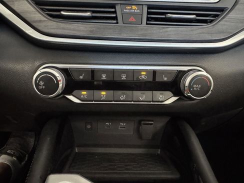 Used 2023 Nissan Altima 2.5 SV w/ SV Premium Package AWD/4WD image 16