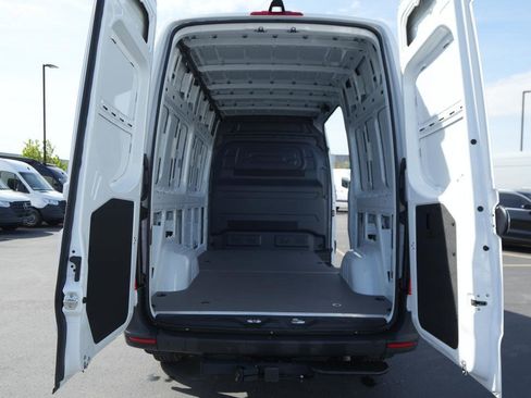 Used 2024 Mercedes-Benz Sprinter 144 Cargo image 7