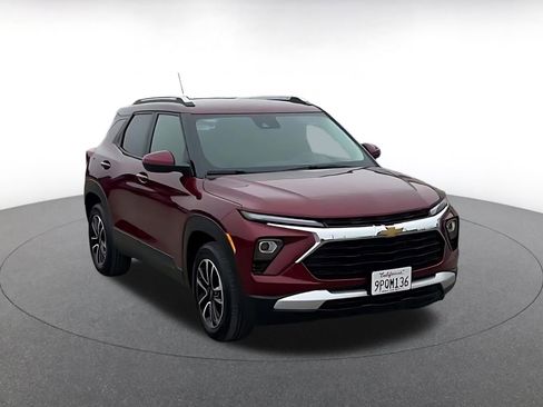 Used 2025 Chevrolet TrailBlazer LT image 3