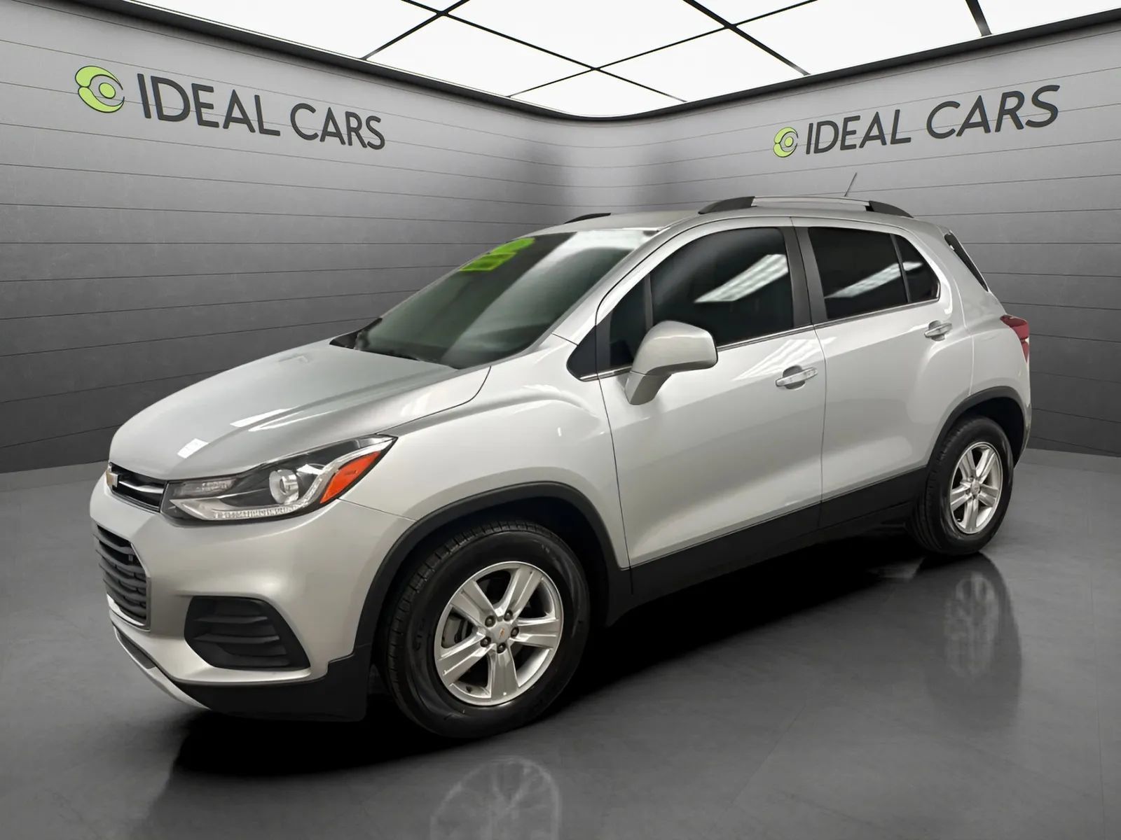Used 2018 Chevrolet Trax LT w/ LT Convenience Package FWD image 1
