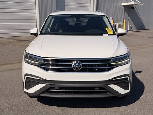 Used 2024 Volkswagen Tiguan SE FWD image 6