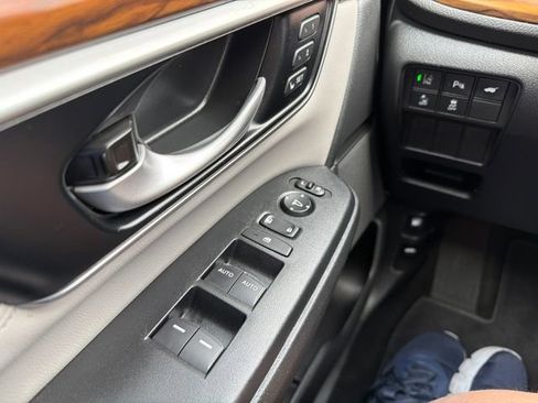 Used 2022 Honda CR-V Touring image 17