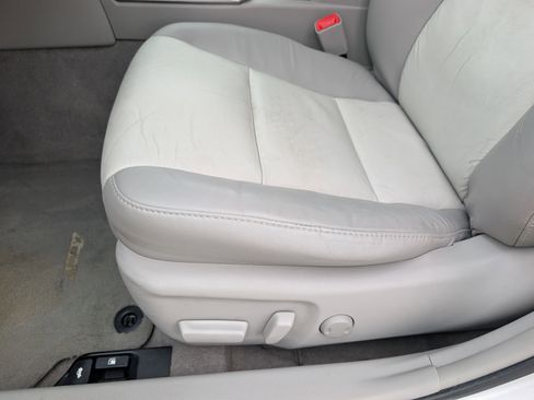 Used 2014 Toyota Camry XLE w/ Leather Package FWD image 10