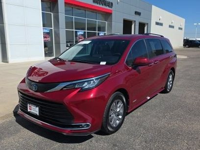 Used 2021 Toyota Sienna XLE