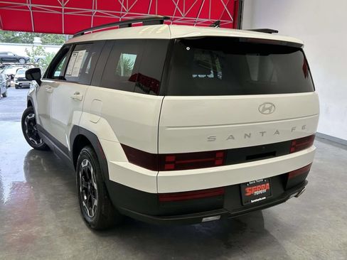 Used 2026 Hyundai Santa Fe SEL FWD image 5