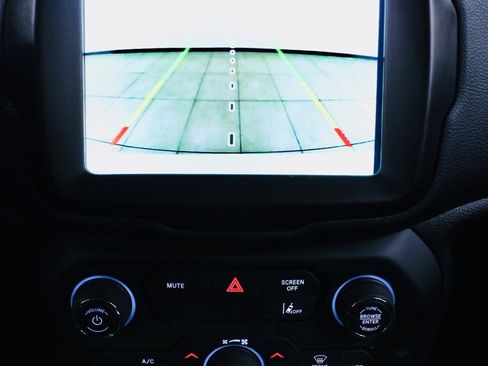 Used 2023 Jeep Renegade Trailhawk image 24