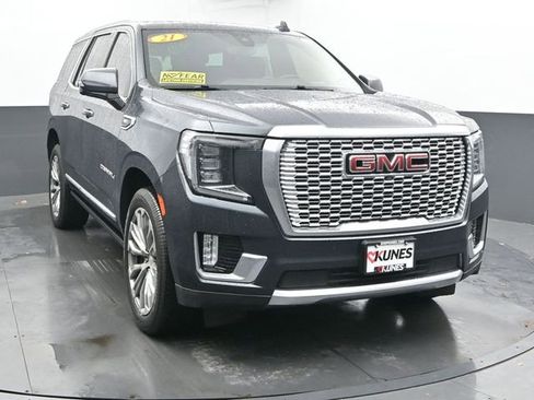 Used 2021 GMC Yukon Denali w/ Denali Premium Package image 4