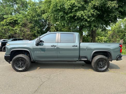 Used 2025 Chevrolet Silverado 2500 ZR2 w/ Technology Package AWD/4WD image 10
