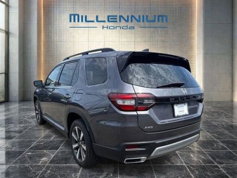 Certified 2023 Honda Pilot Touring image 3