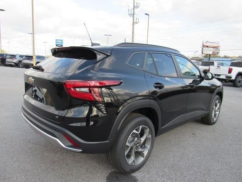 New 2026 Chevrolet Trax LT image 4