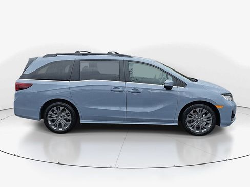 New 2026 Honda Odyssey Touring image 4