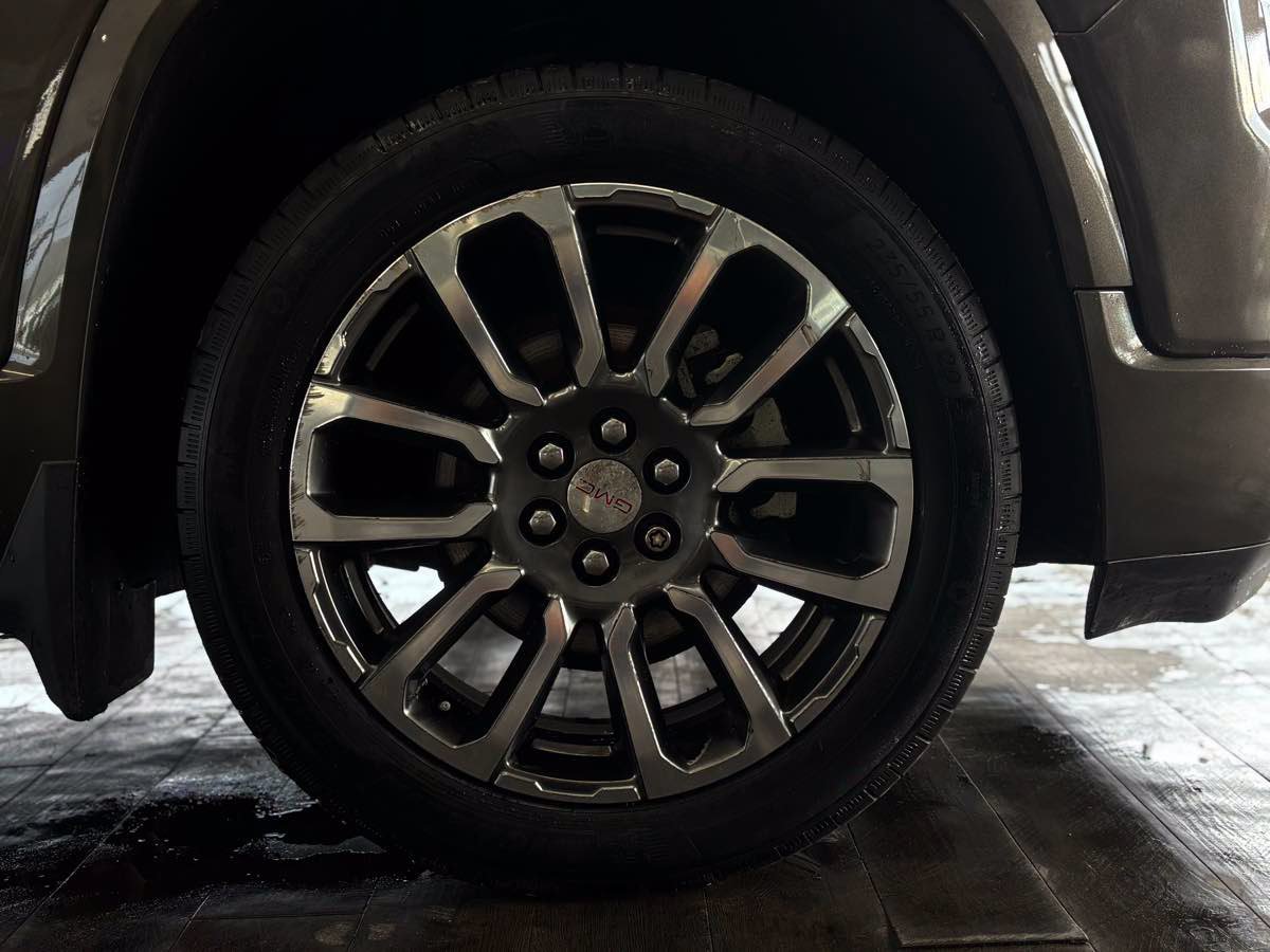 Used 2020 GMC Acadia Denali w/ Technology Package AWD/4WD image 24