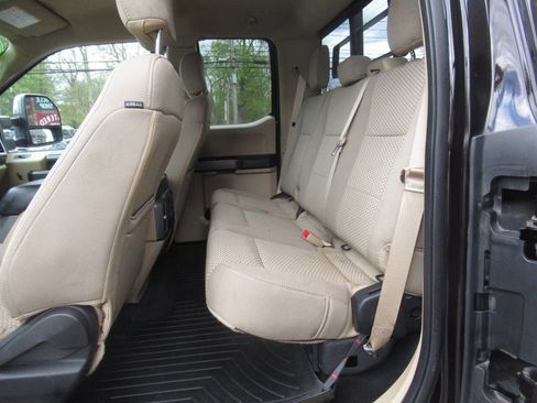 Used 2019 Ford F250 XLT w/ XLT Premium Package AWD/4WD image 14