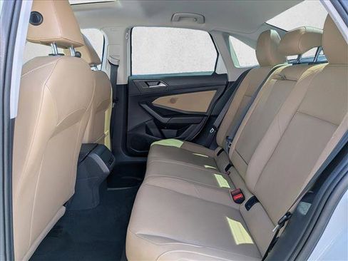 Used 2019 Volkswagen Jetta SEL w/ Cold Weather Package FWD image 18