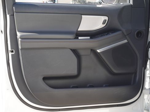 Certified 2025 Ford Expedition Active AWD/4WD image 36