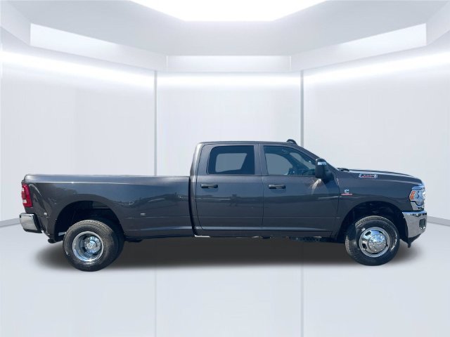 Used 2024 RAM 3500 Tradesman w/ Chrome Appearance Group AWD/4WD image 14