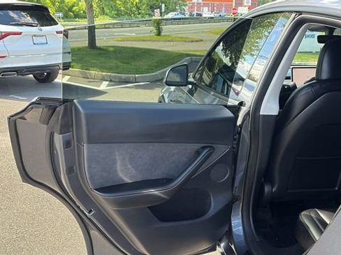 Used 2023 Tesla Model Y Performance AWD/4WD image 18
