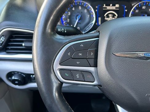 Certified 2020 Chrysler Pacifica Touring-L image 43