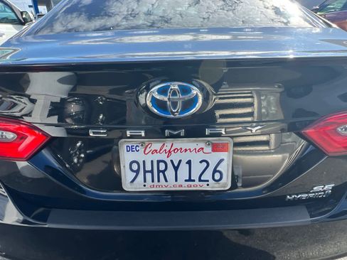 Used 2018 Toyota Camry SE FWD image 19