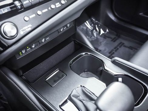 Used 2025 Lexus ES 300h w/ Premium Package image 16