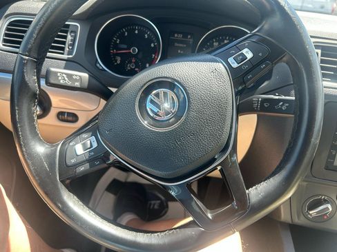 Used 2017 Volkswagen Jetta SE FWD image 17