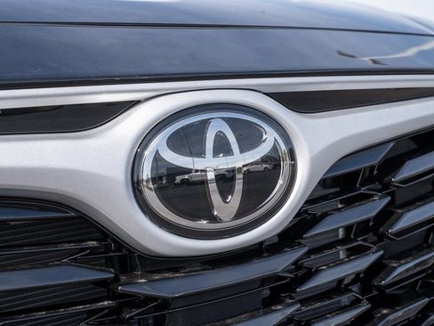 New 2026 Toyota Highlander XLE image 3