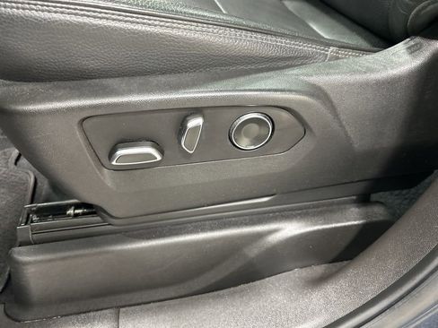 Used 2021 GMC Yukon XL Denali w/ Denali Premium Package image 11