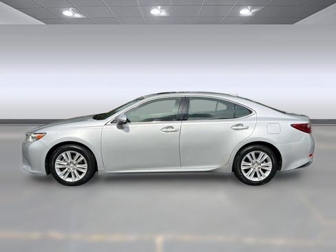 Used 2015 Lexus ES 350 w/ Premium Package FWD image 2