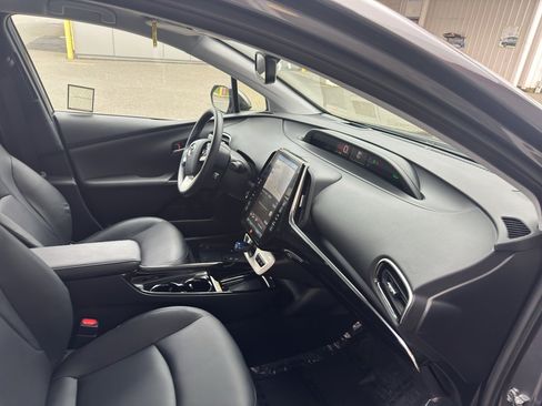 Used 2019 Toyota Prius Prime Advanced image 17