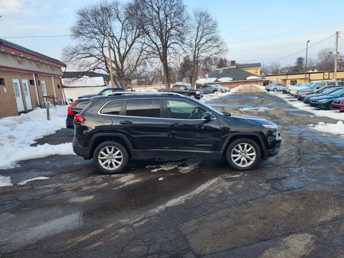 Used 2016 Jeep Cherokee Limited image 12