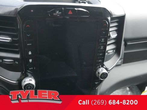 New 2026 RAM 1500 4x4 Crew Cab image 33