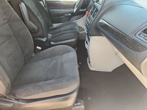 Used 2018 Dodge Grand Caravan SE FWD image 23