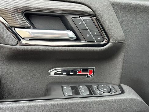 Used 2025 GMC Sierra 1500 AT4 w/ AT4 Premium Package AWD/4WD image 18