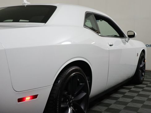 Used 2019 Dodge Challenger R/T Scat Pack RWD image 5