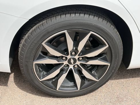 Used 2018 Chevrolet Malibu LT FWD image 11