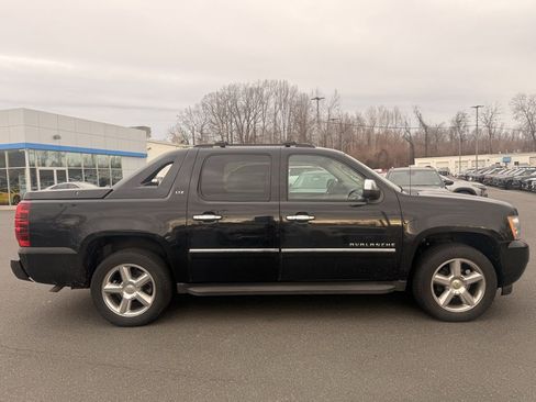 Used 2012 Chevrolet Avalanche LTZ image 18