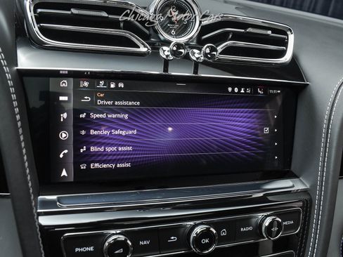 Used 2023 Bentley Bentayga Plug-In Hybrid image 16