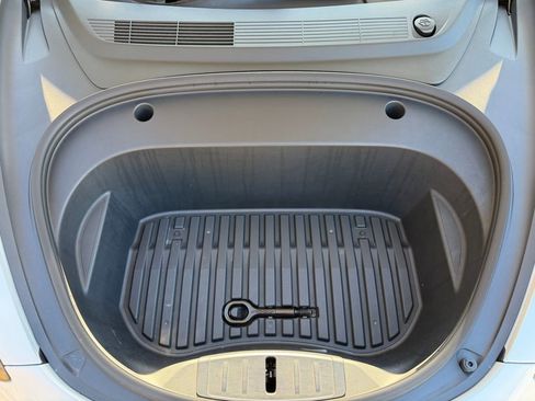 Used 2021 Tesla Model 3 Standard Range Plus image 9