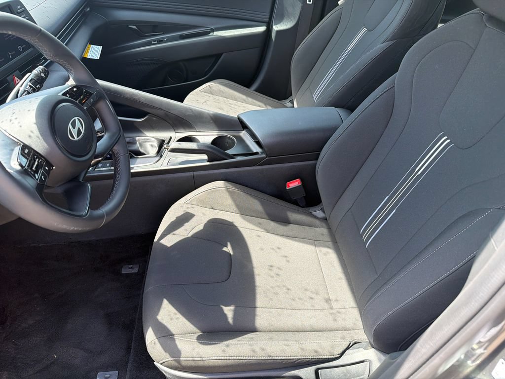 Certified 2025 Hyundai Elantra Sport FWD image 9