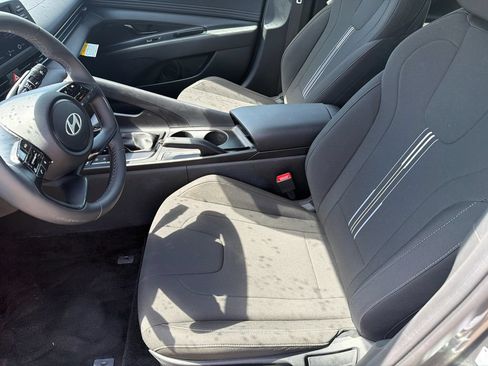 Certified 2025 Hyundai Elantra Sport FWD image 9