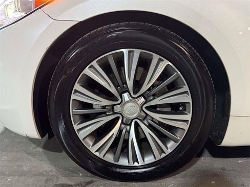 Used 2016 Kia K900 Luxury image 9