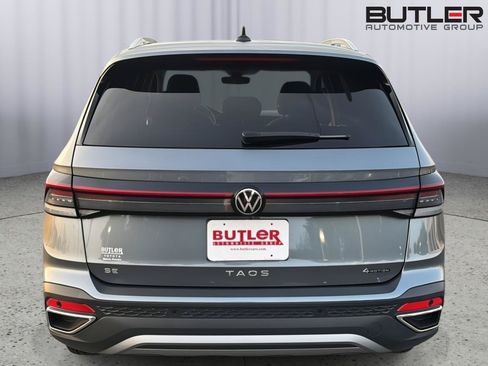 Used 2025 Volkswagen Taos SE AWD/4WD image 5